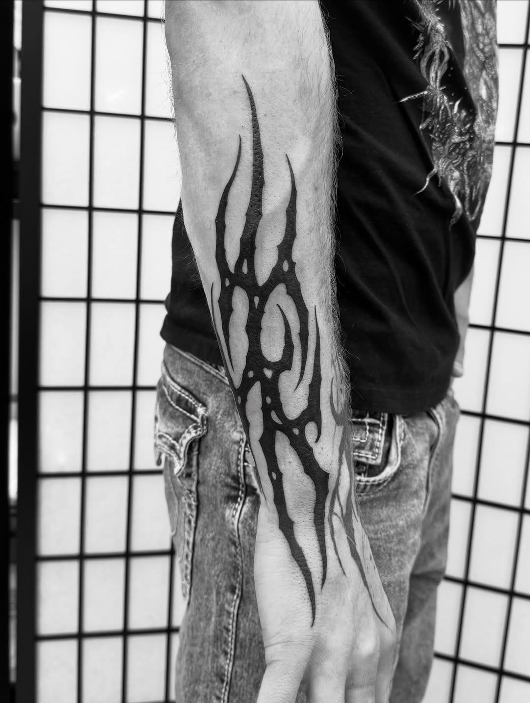 Sharp Neo-Tribal Arm Wrap
