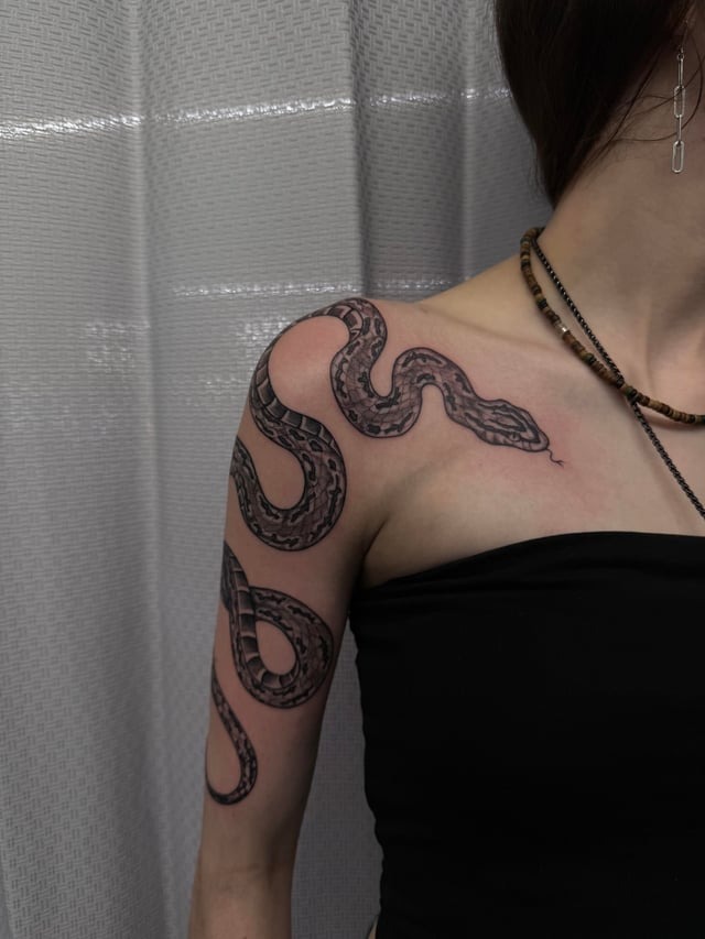 Flowing Serpent Shoulder and Arm Piece