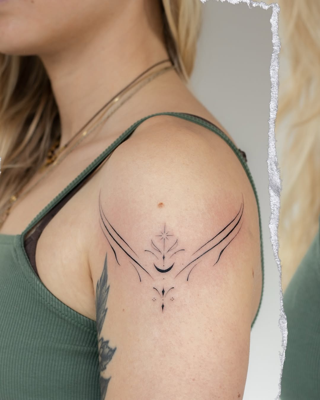 Elegant Symmetrical Shoulder Piece