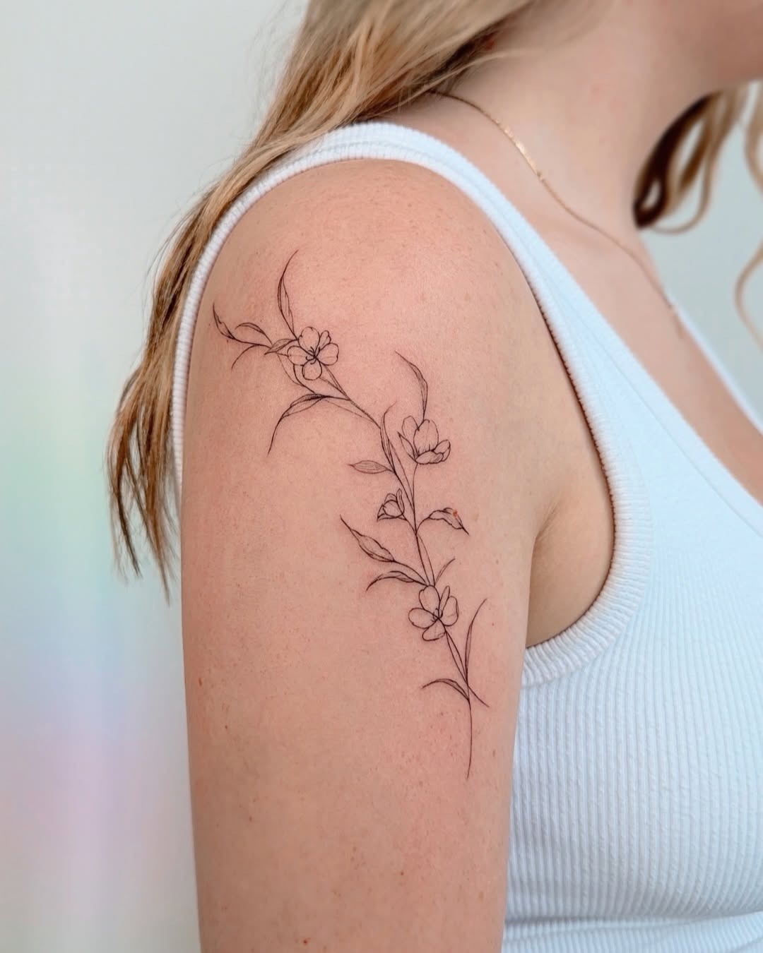 Dainty Floral Fine Line Design