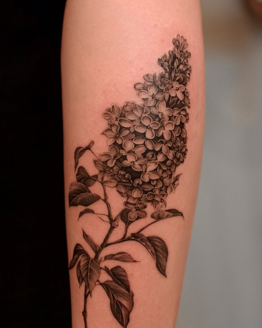Botanical Fine Line Lilac Piece