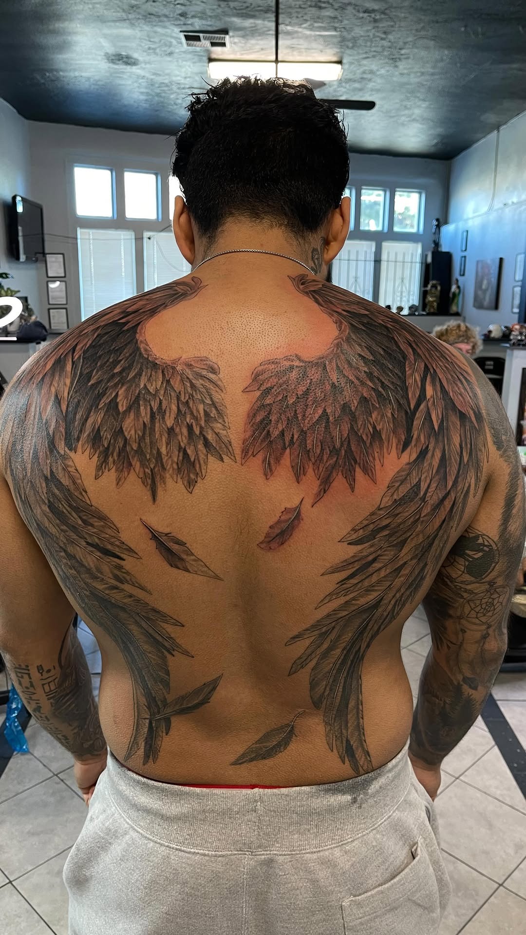 Striking Full Back Wings Piece