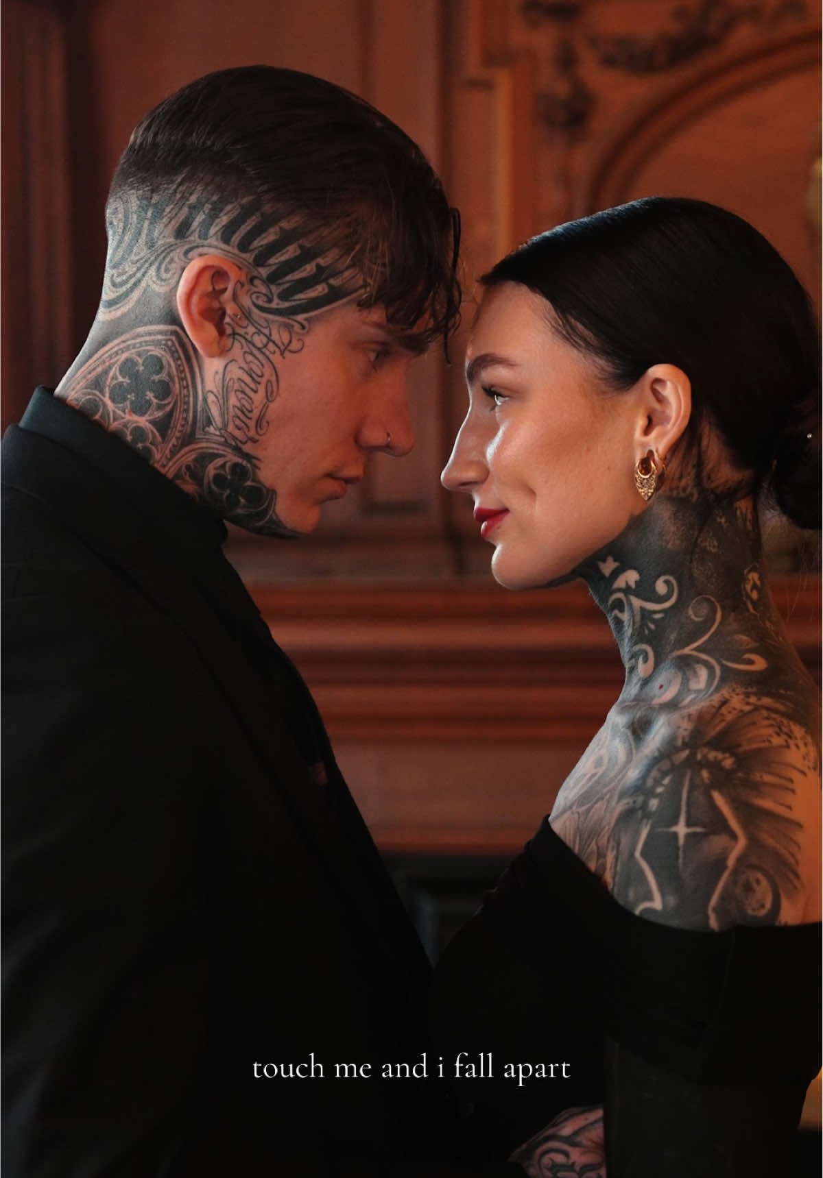 Romantic portraits for tattooed couples