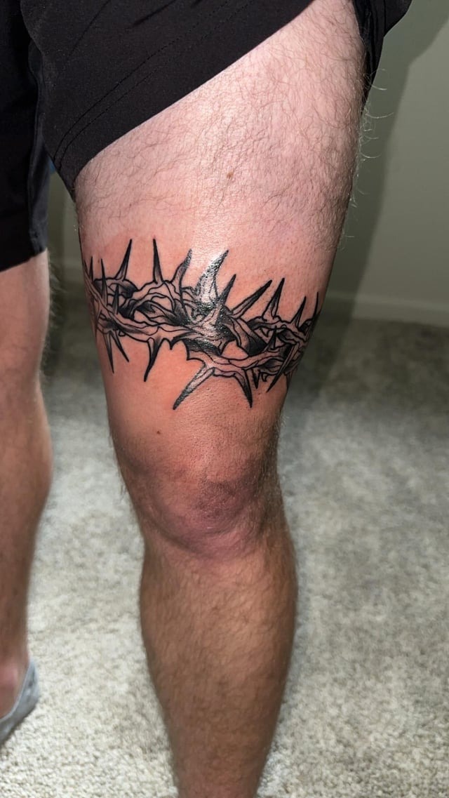 Edgy Barbed Wire Thigh Band