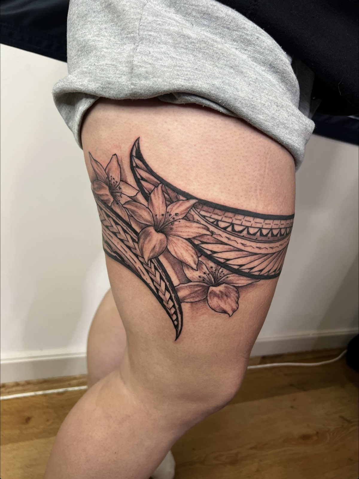 Floral Tribal Thigh Band Design