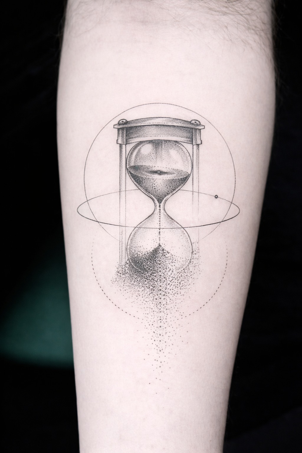 Elegant Geometric Hourglass Fine-Line Art