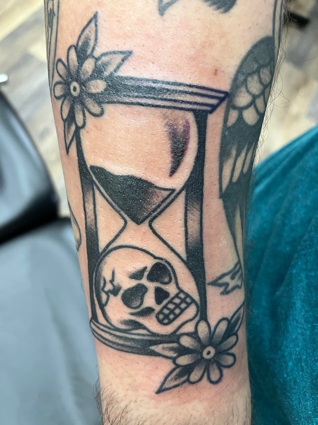 Traditional Hourglass Tattoo Design