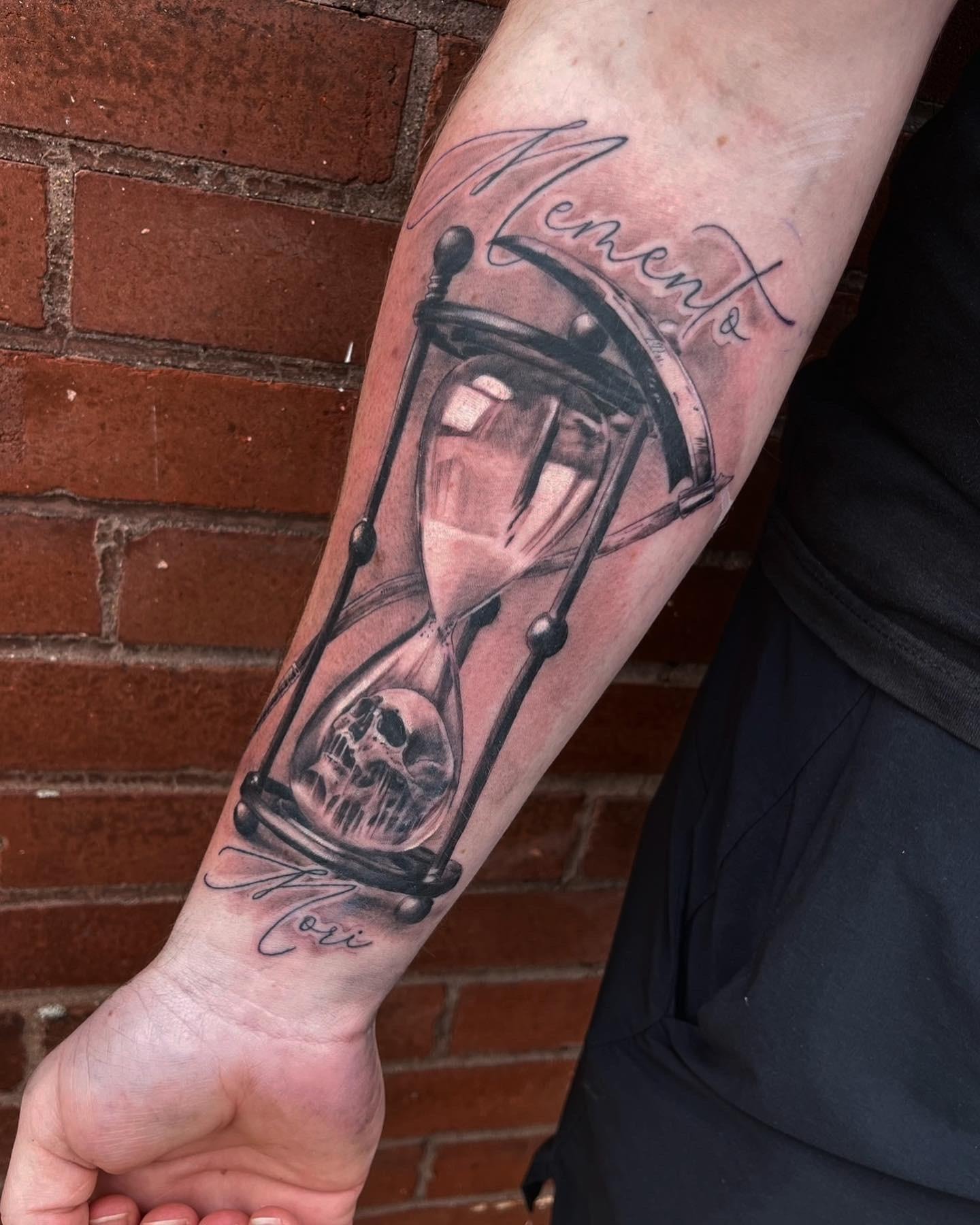 Detailed Skull Hourglass Arm Piece