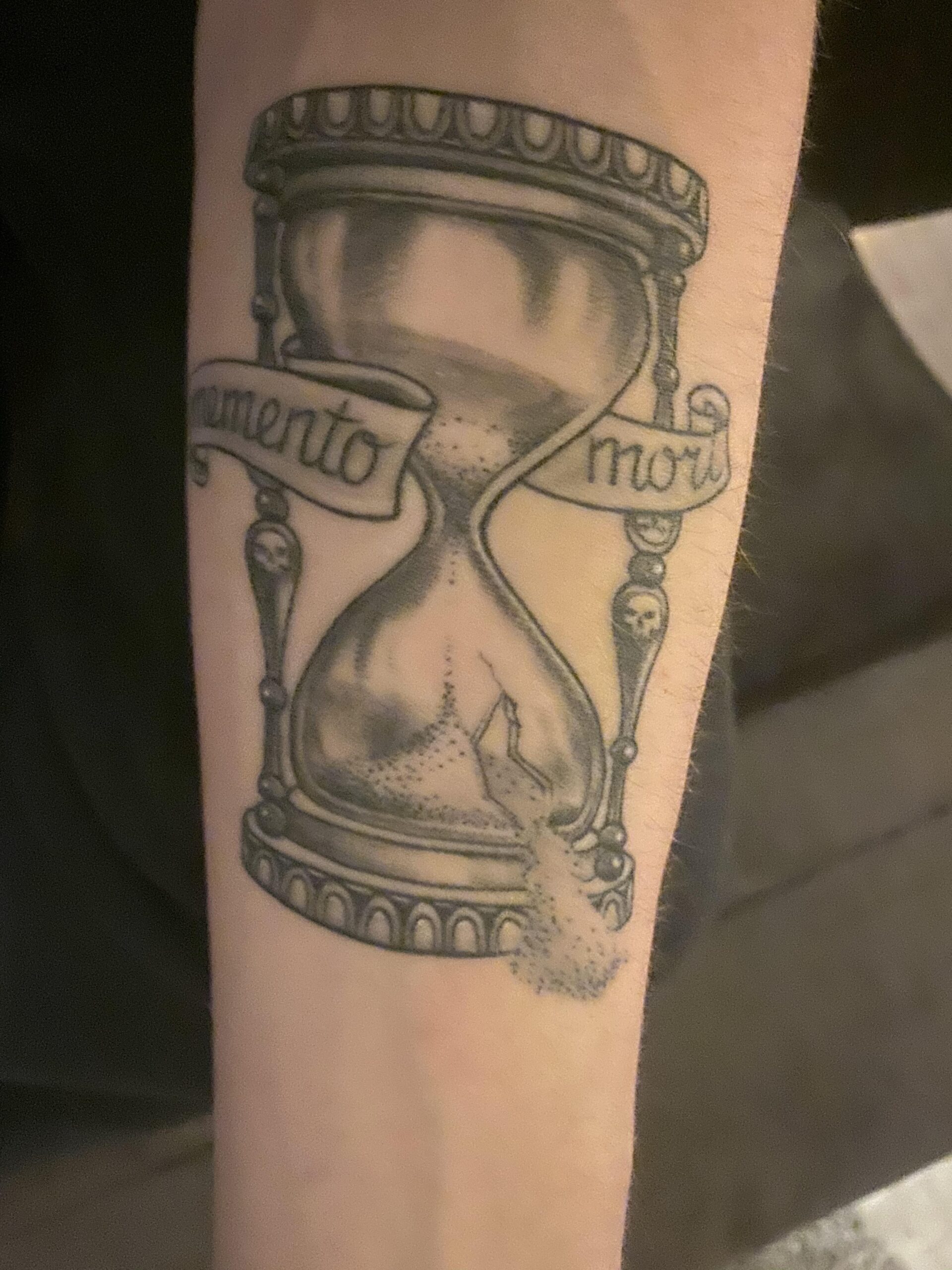 Classic Memento Mori Hourglass Design