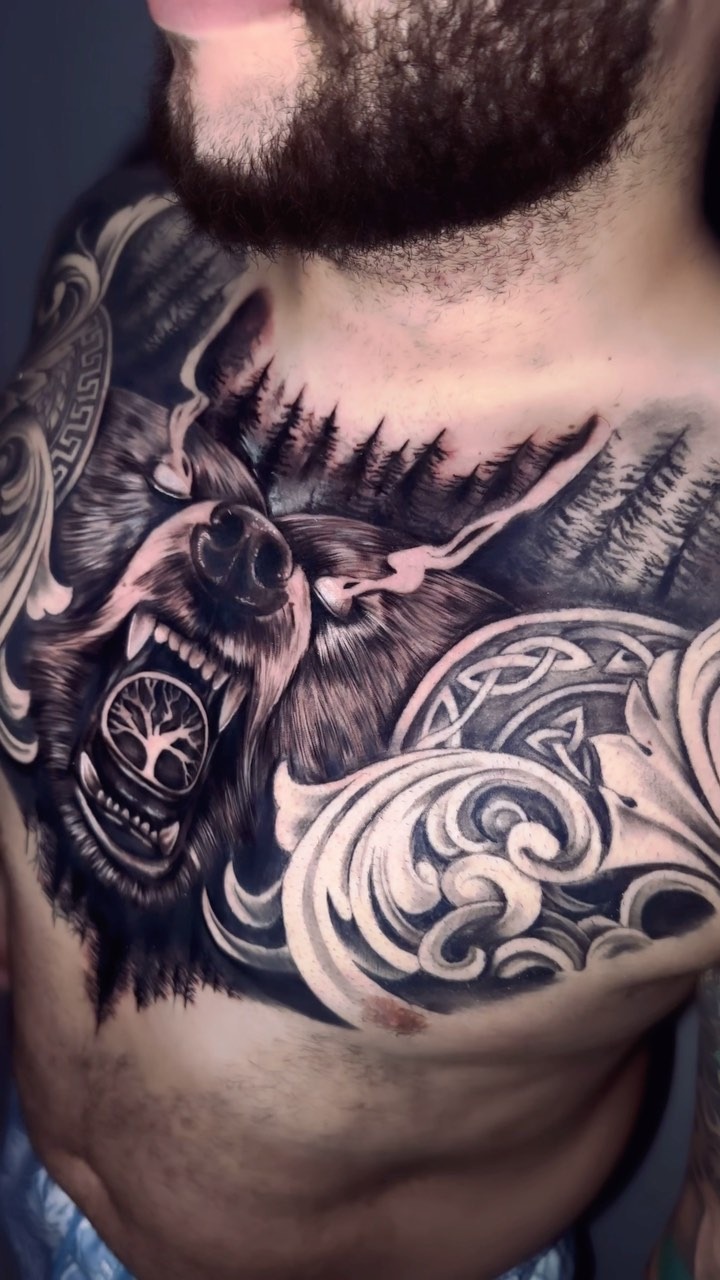 Intense Animal Motif Chest Ink
