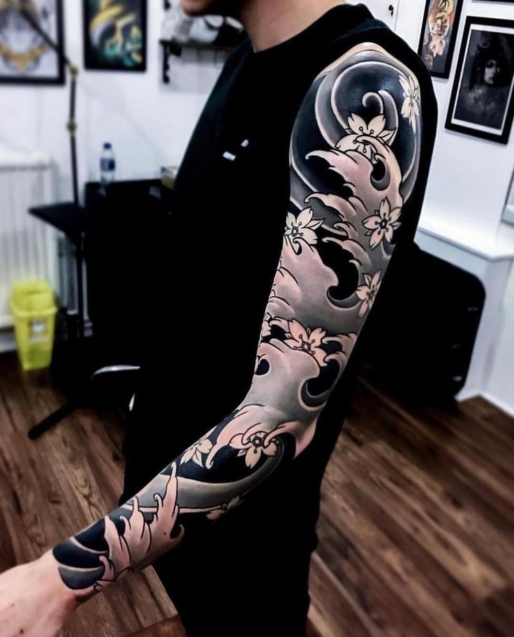 Flowing Japanese Wave Sleeve Design