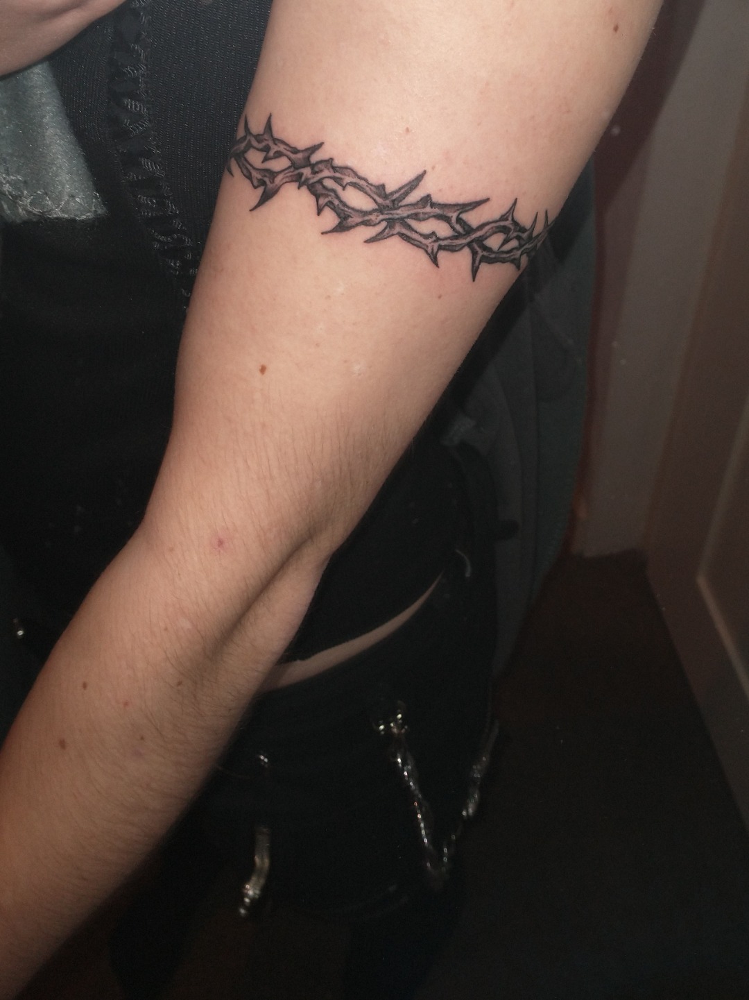Minimalist Barbed Wire Armband