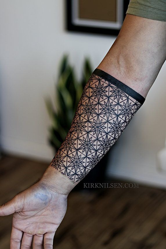 Detailed Star-Pattern Geometric Band