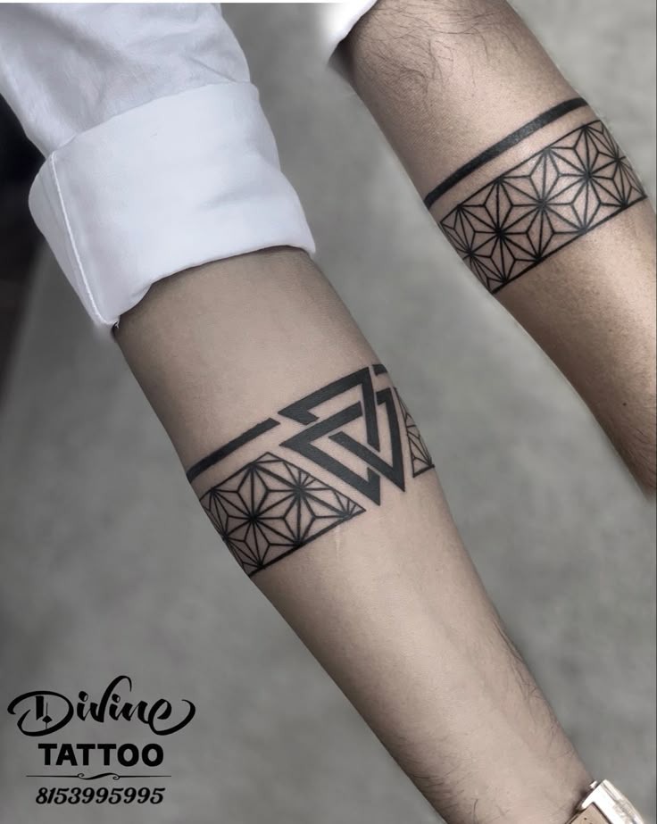 Triangle and Mesh Pattern Tattoo Band
