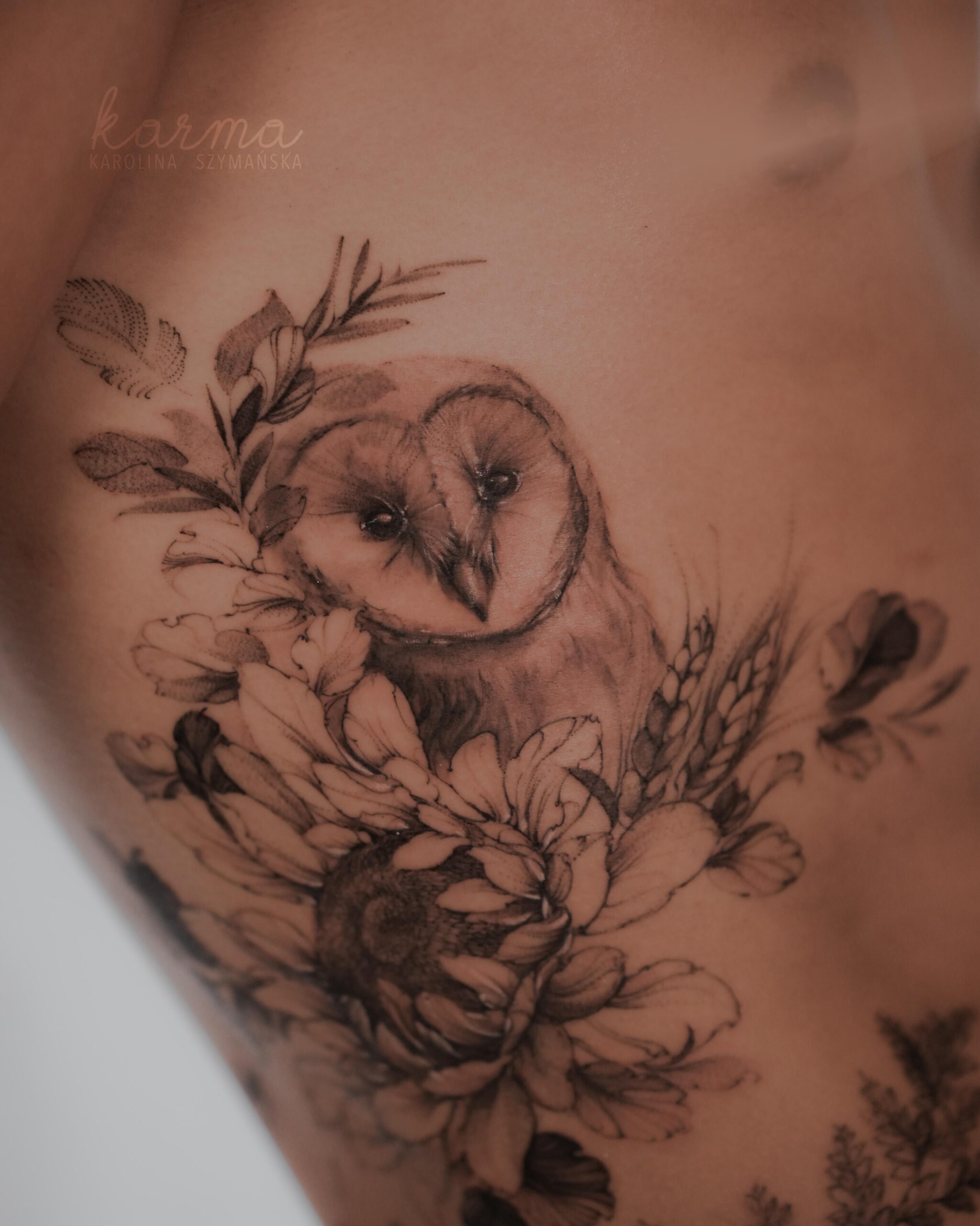 Detailed owl and floral rib piece