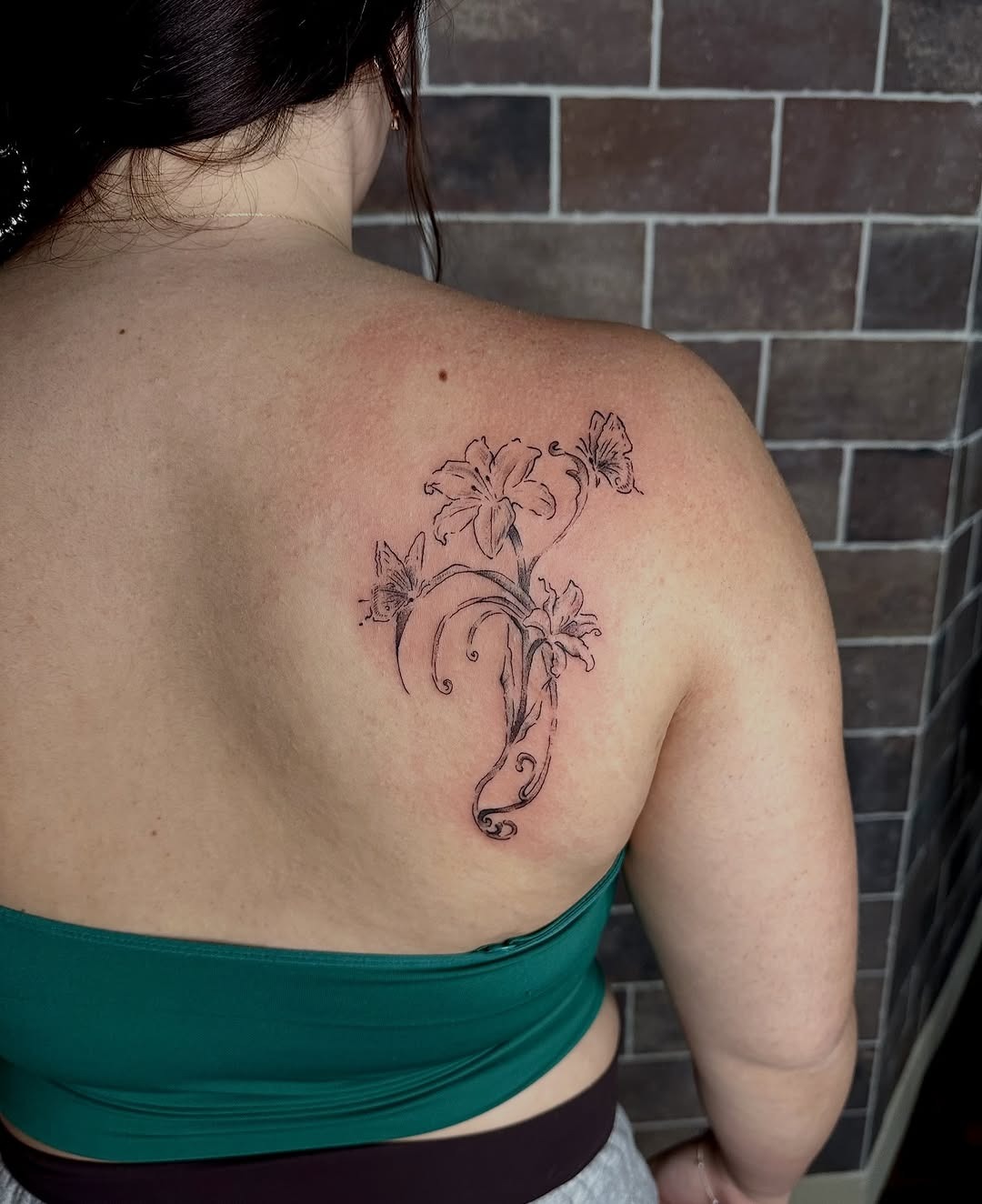 Delicate Floral Shoulder Art