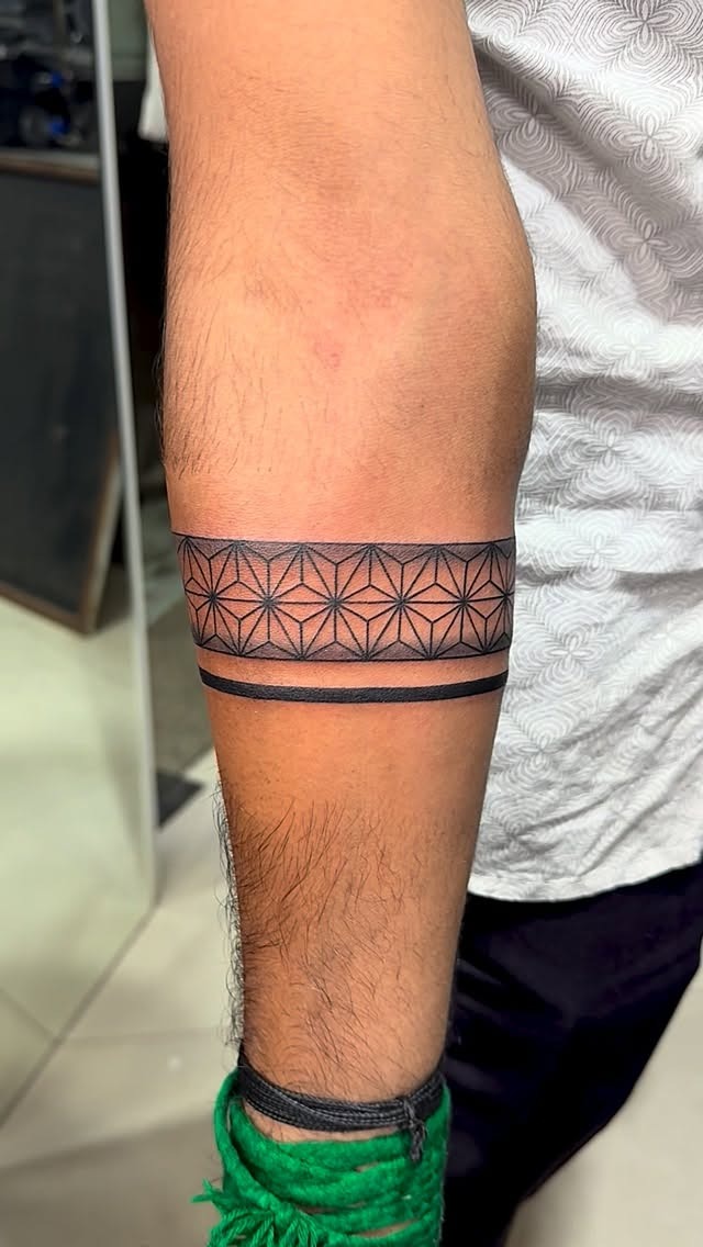 Minimalist Geometric Pattern Arm Band