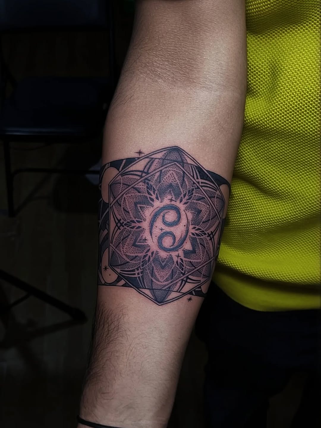 Mandala Style Circular Arm Band
