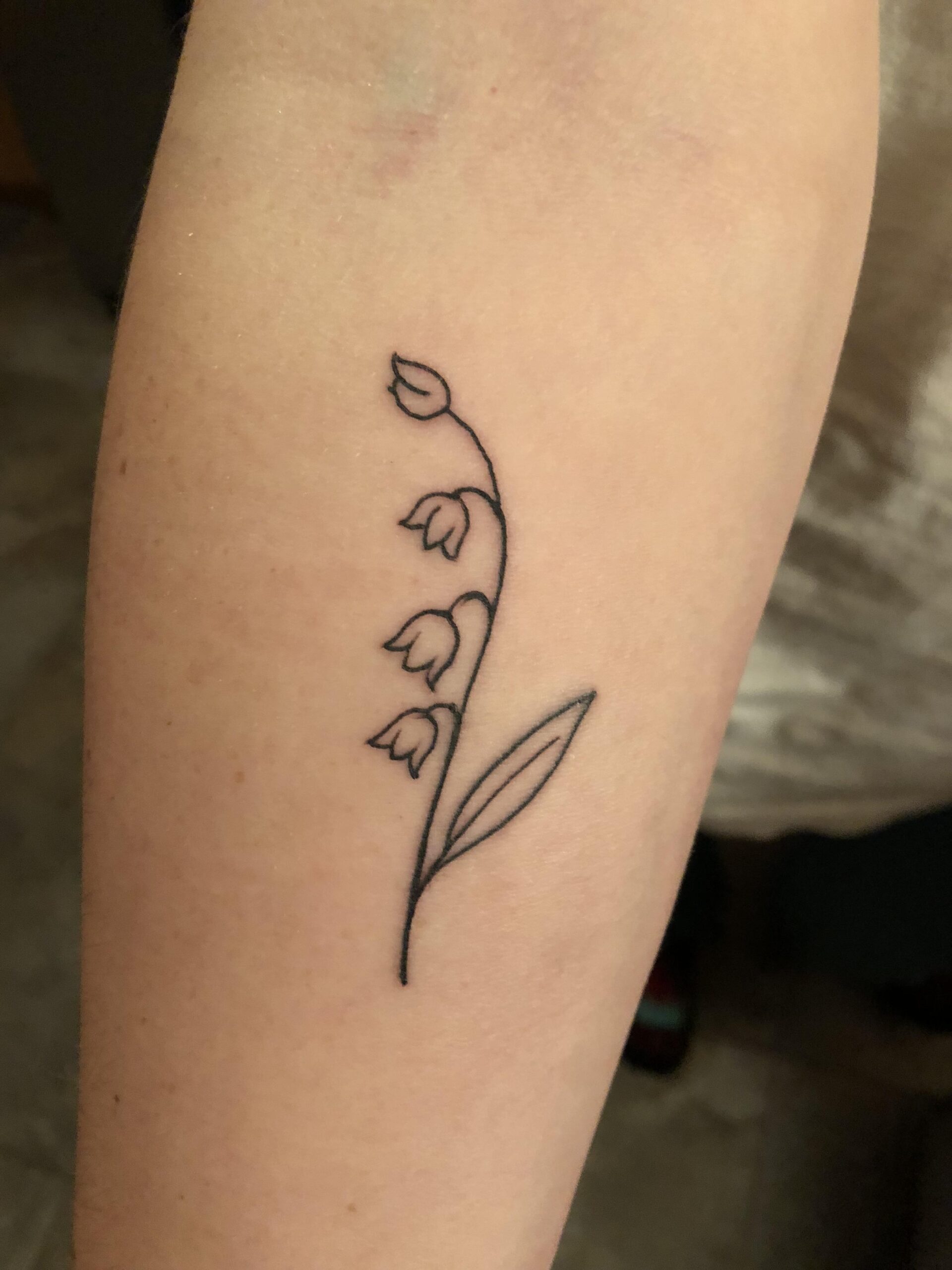 Minimalist Fine-Line Lily of the Valley